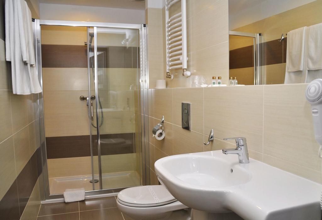 Hotel Gromada Arka Lux Koszalin Esterno foto